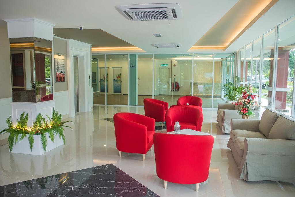Qlassic Hotel Sepang Exterior photo